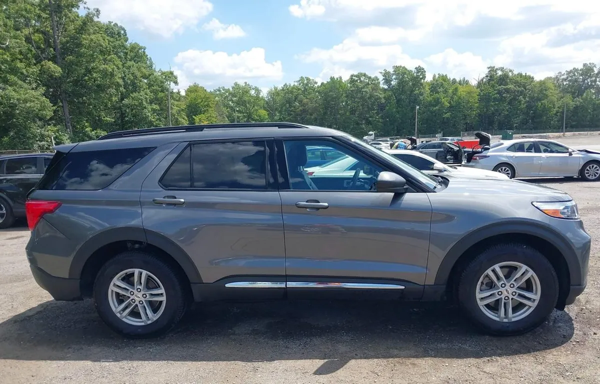 FORD EXPLORER XLT 2023