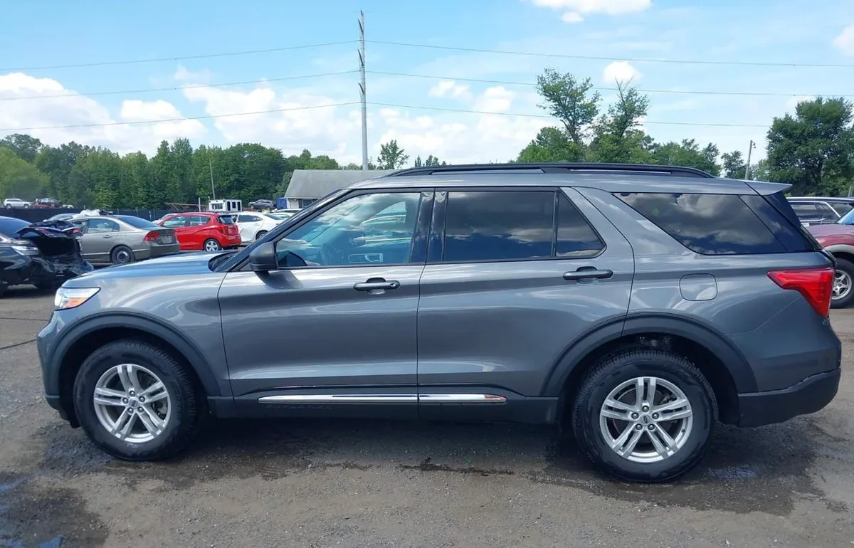 FORD EXPLORER XLT 2023