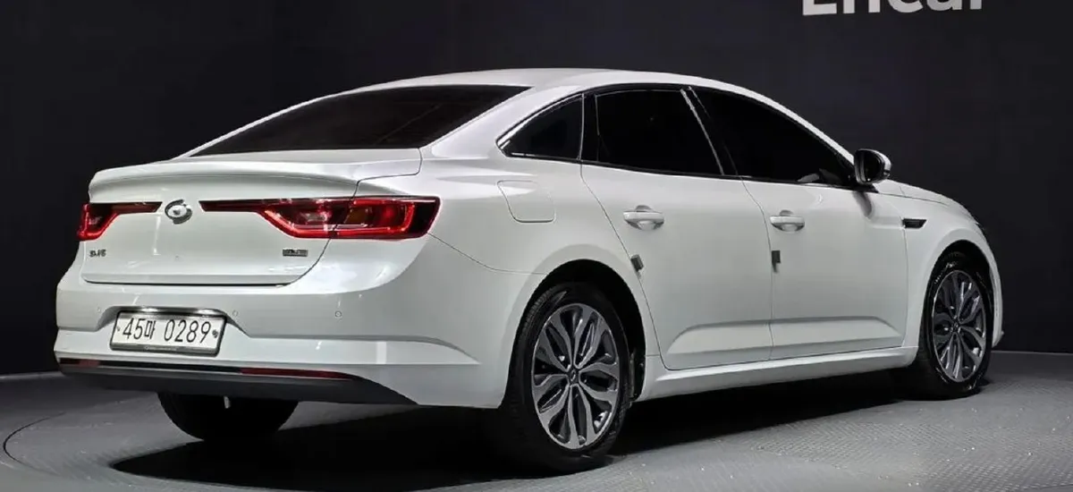RENAULT SM6 2016