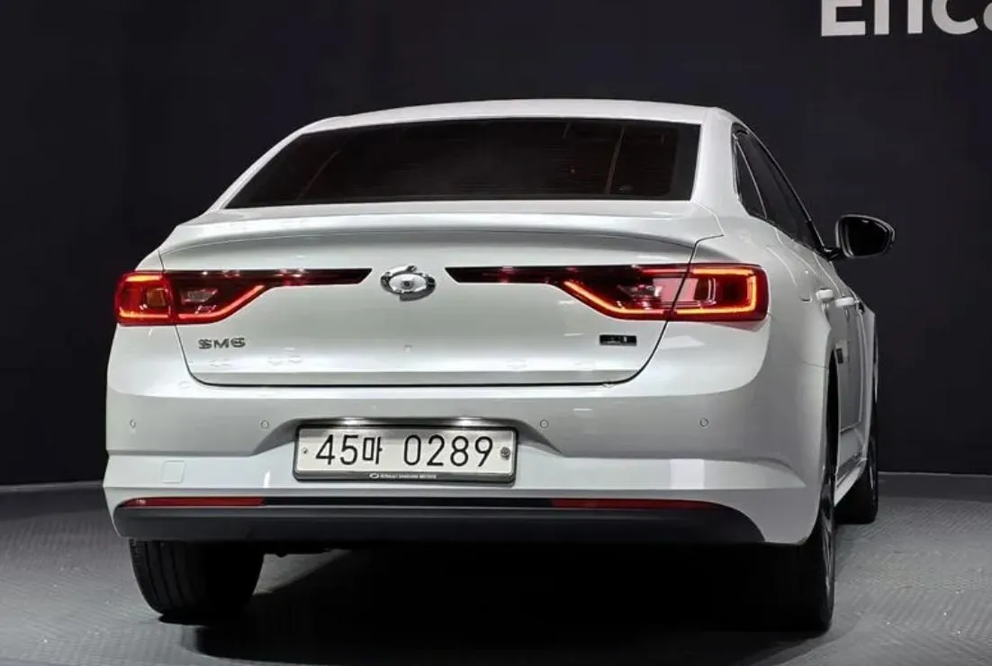 RENAULT SM6 2016