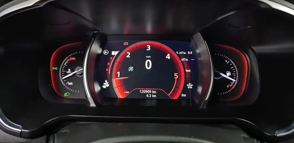 RENAULT SM6 2016