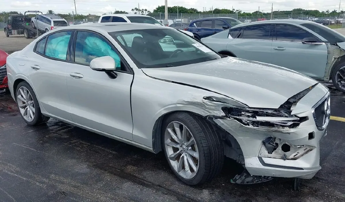 VOLVO S60 T5 MOMENTUM 2020