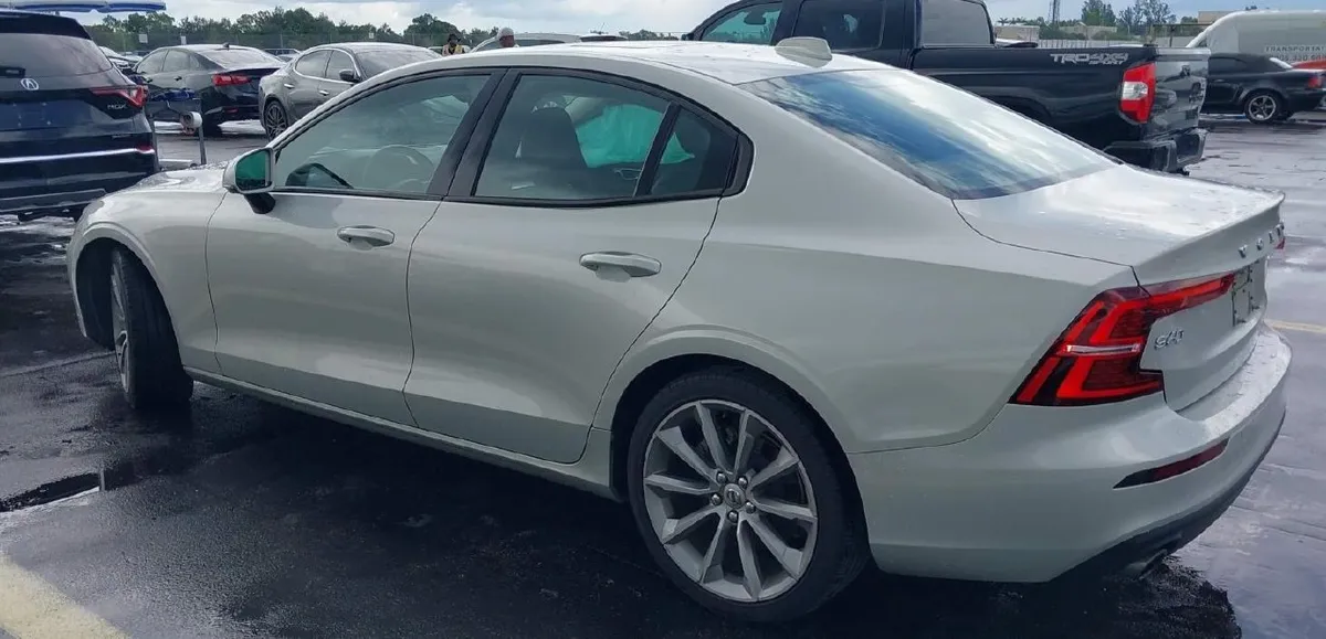 VOLVO S60 T5 MOMENTUM 2020