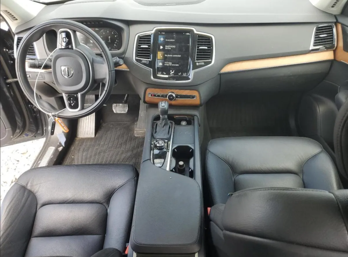 VOLVO XC90 MOMENTUM 2022
