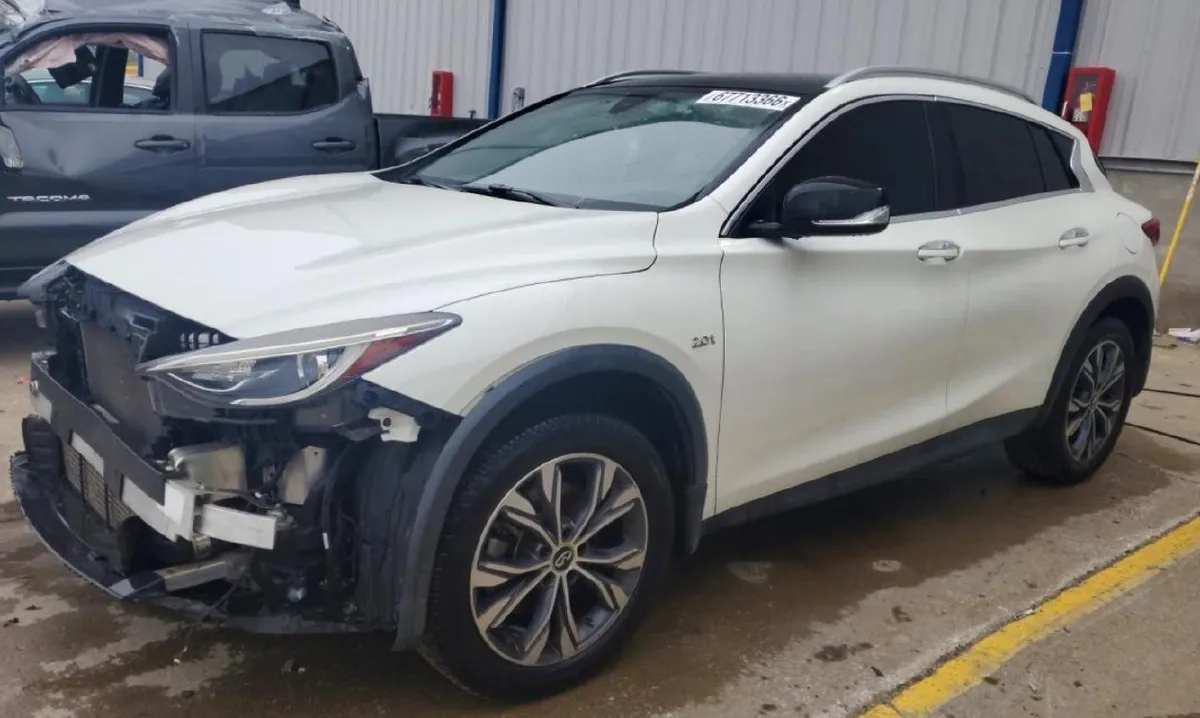 INFINITI QX30 PREMIUM 2016