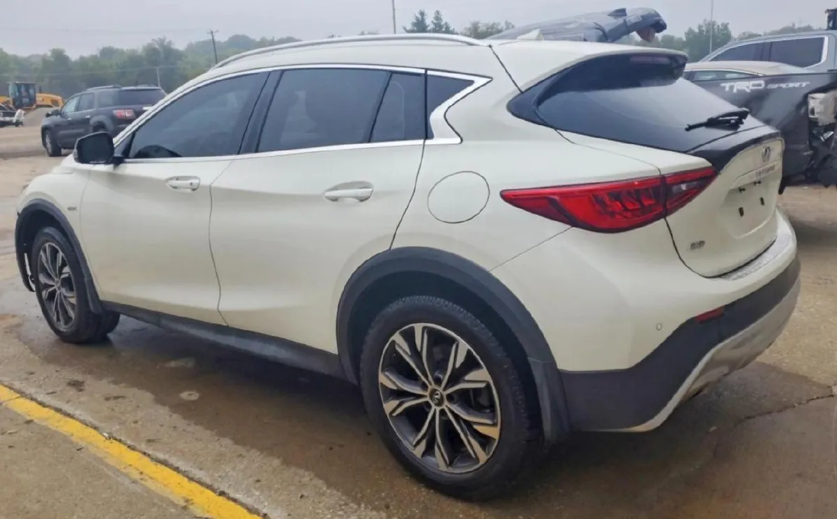 INFINITI QX30 PREMIUM 2016