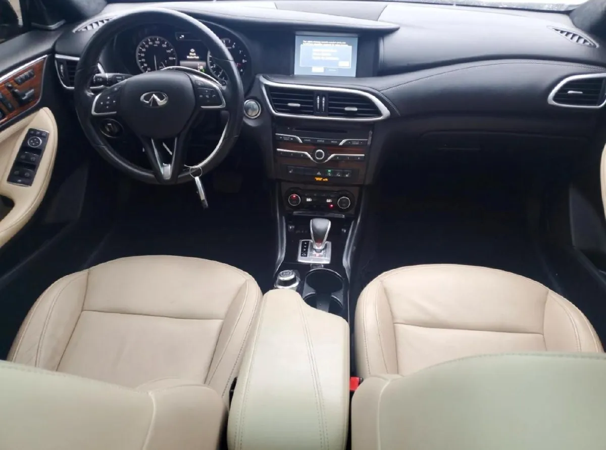 INFINITI QX30 PREMIUM 2016