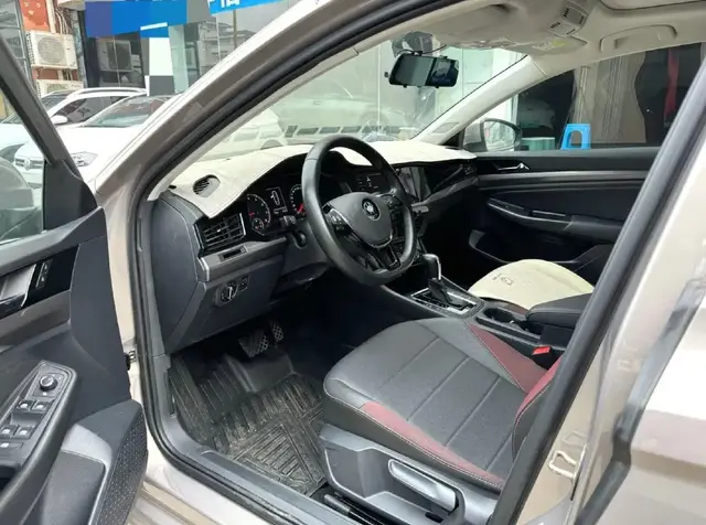 VOLKSWAGEN BORA 2022