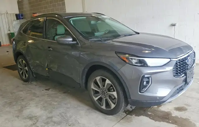 FORD ESCAPE PLATINUM 2023