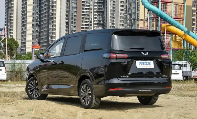 WULING XINGGUANG 730 EV 500 2025