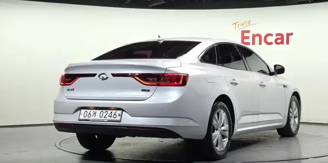 RENAULT SM6 2016