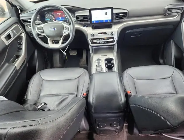 FORD EXPLORER XLT 2023