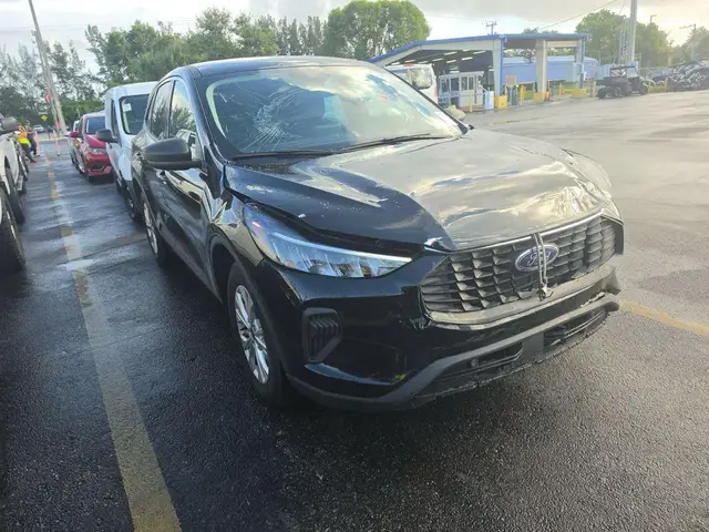 FORD ESCAPE 2023