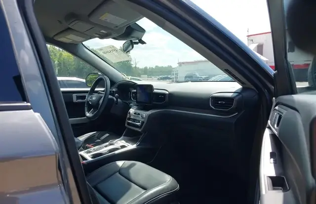 FORD EXPLORER XLT 2023