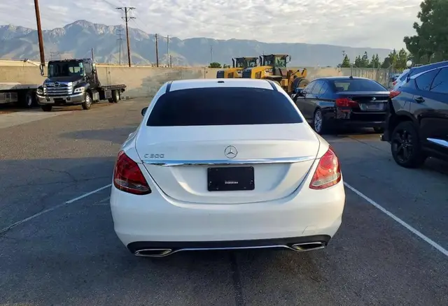 MERCEDES-BENZ C-CLASS 300 2015