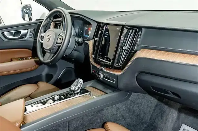 VOLVO XC60 T8 PLUG-IN HYBRID 2023