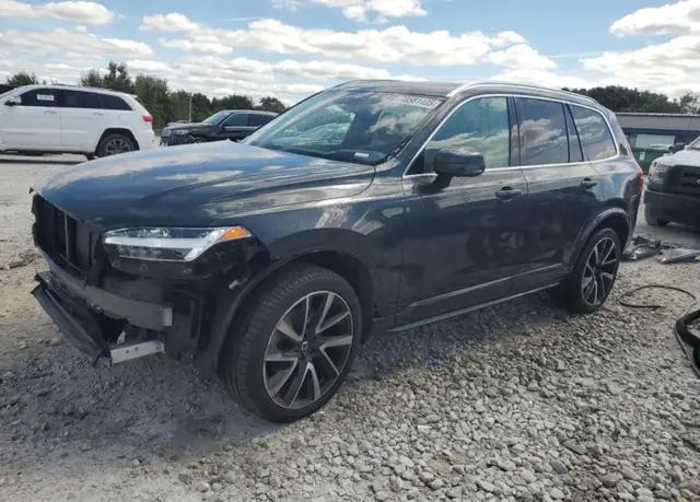VOLVO XC90 MOMENTUM 2022
