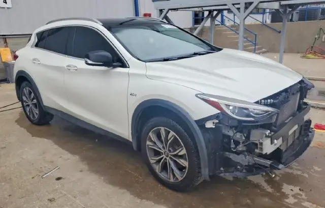INFINITI QX30 PREMIUM 2016