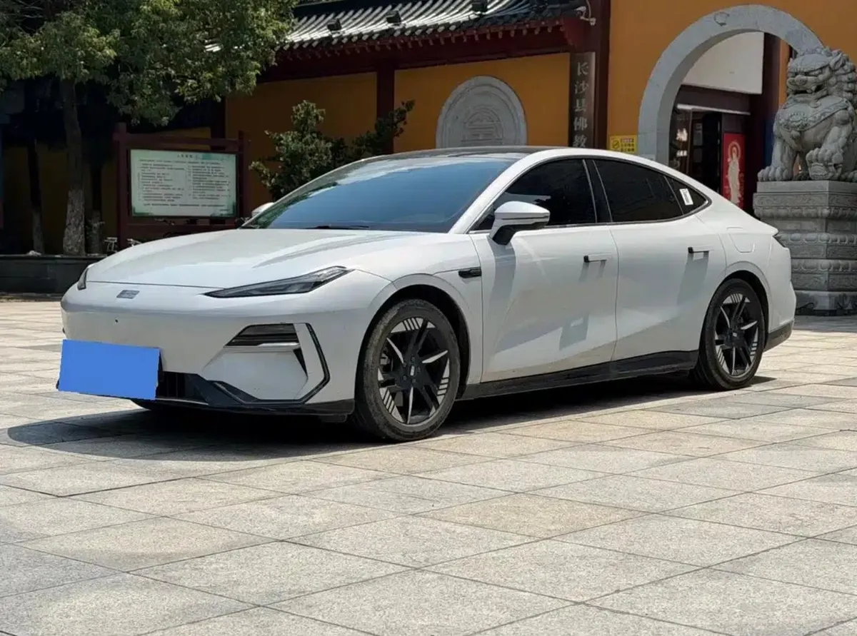 GEELY GALAXY E8 2024