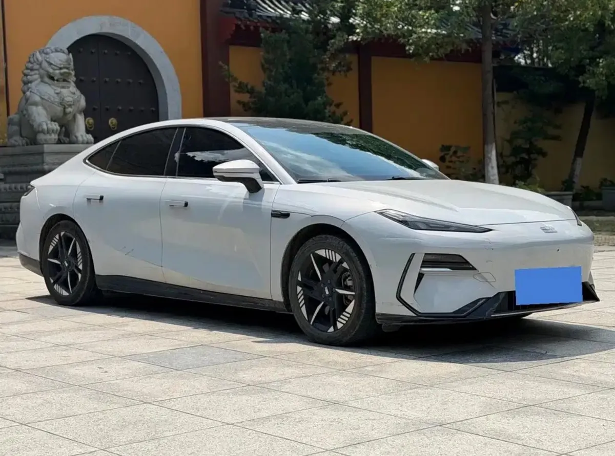 GEELY GALAXY E8 2024