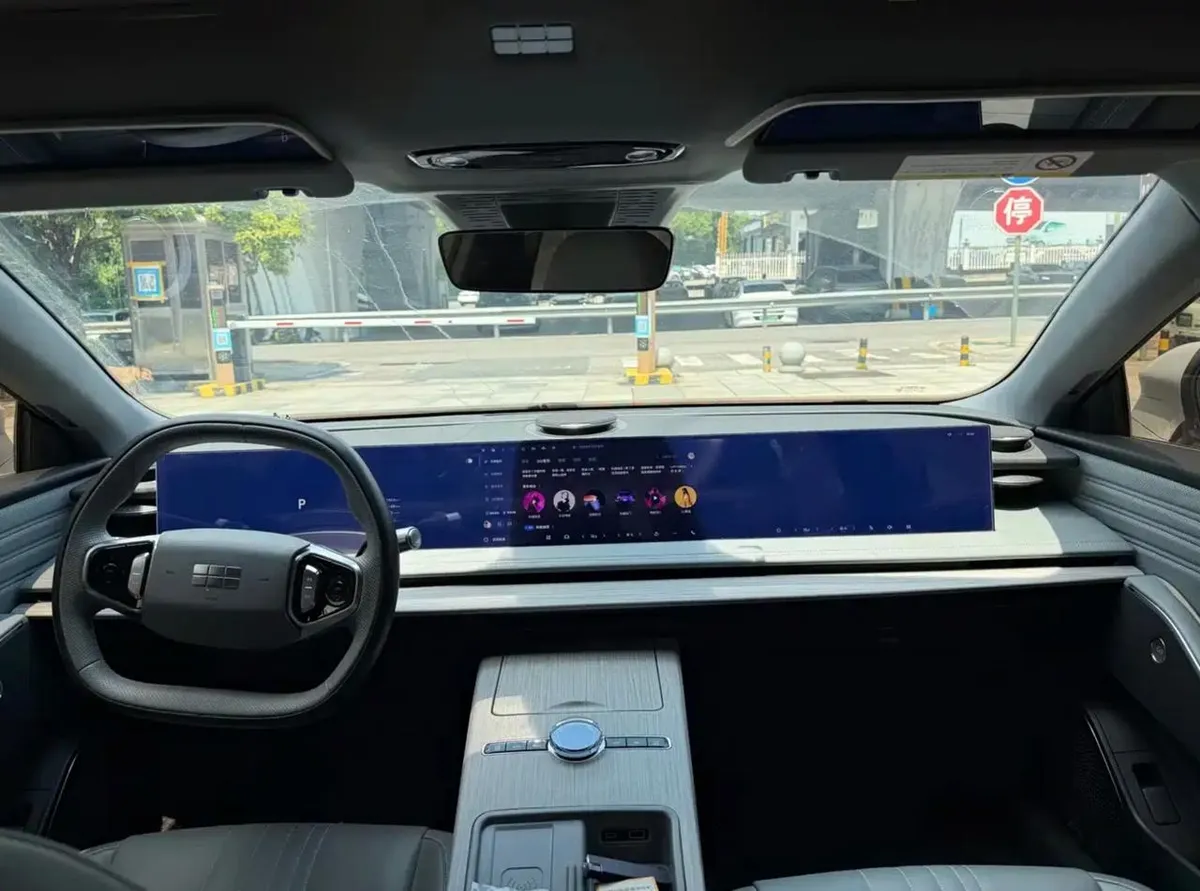 GEELY GALAXY E8 2024
