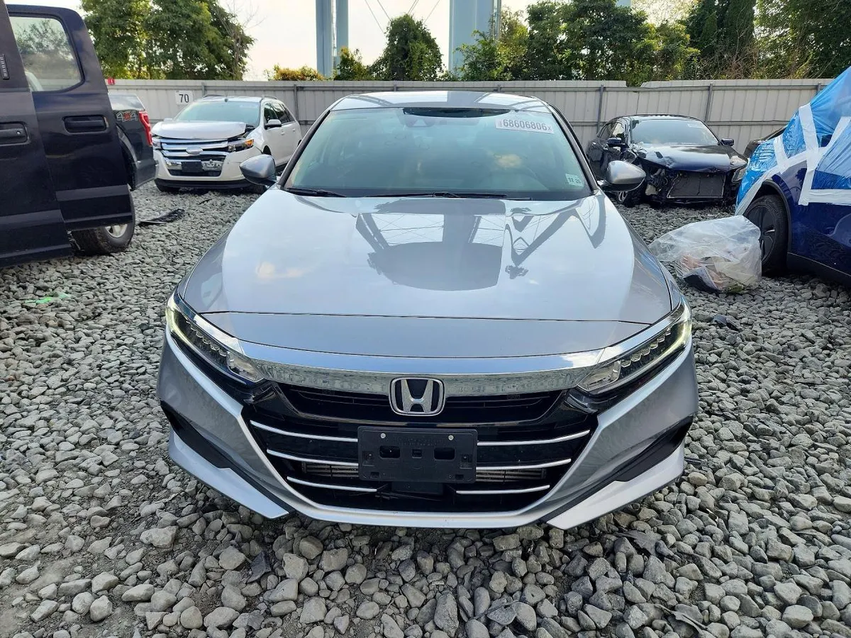 HONDA ACCORD LX. СОВРЕМЕННАЯ СВЕТОДИОДНАЯ ОПТИКА КОМПЛЕКС СИСТЕМ БЕЗОПАСНОСТИ HONDA SENSING (АДАПТИВНЫЙ КРУИЗ-КОН 2022