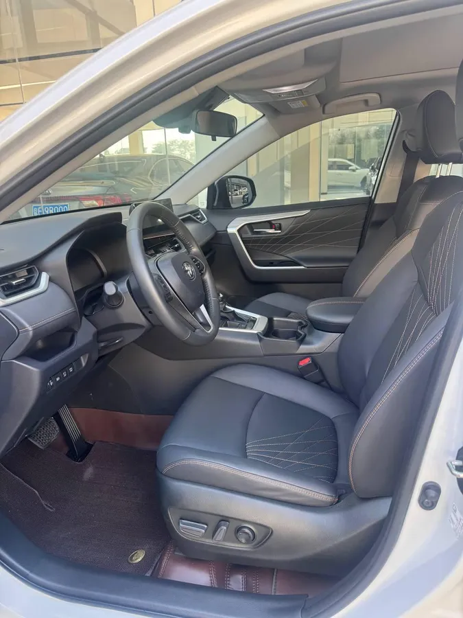 TOYOTA RAV 2025