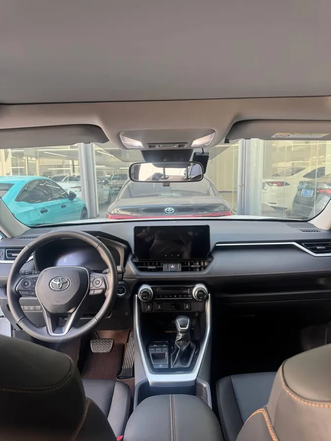 TOYOTA RAV 2025