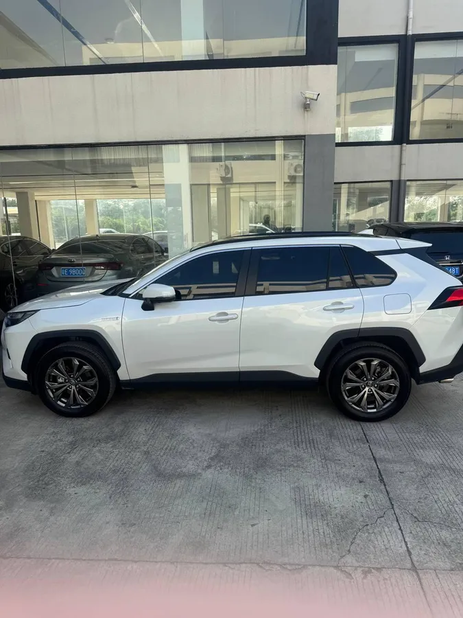 TOYOTA RAV 2025