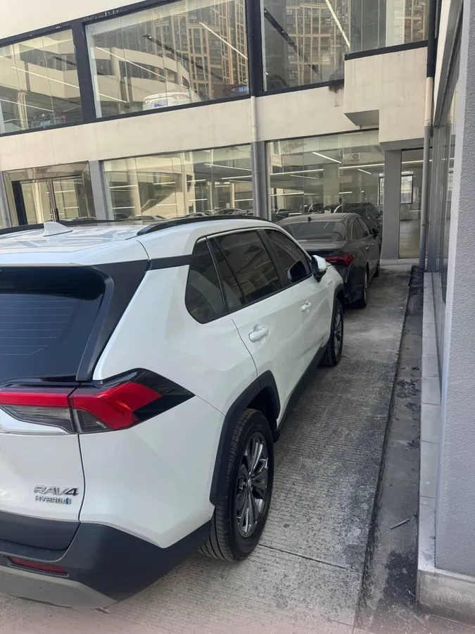 TOYOTA RAV 2025