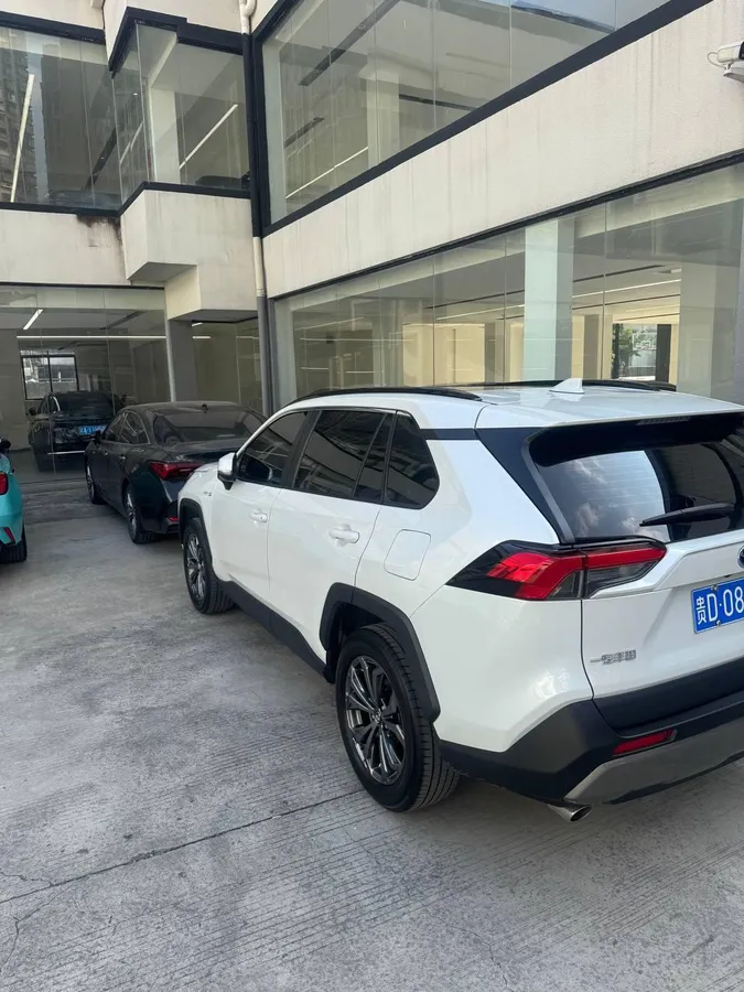 TOYOTA RAV 2025