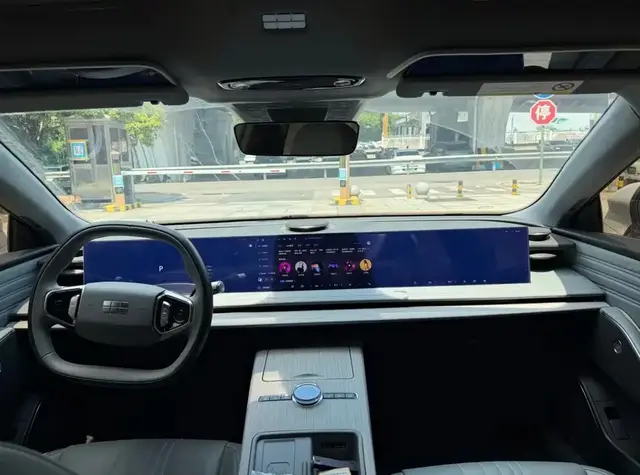 GEELY GALAXY E8 2024