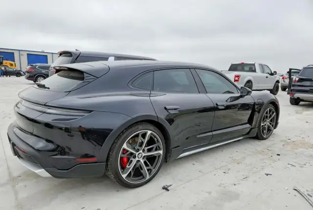 PORSCHE TAYCAN CROSS TURISMO 4S 2023